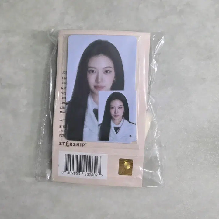 [BUNJANG] IVE An Yu-jin Lip Balm Pouch with Photocard / (포카포함) 아이브 안유진 립밤파우치