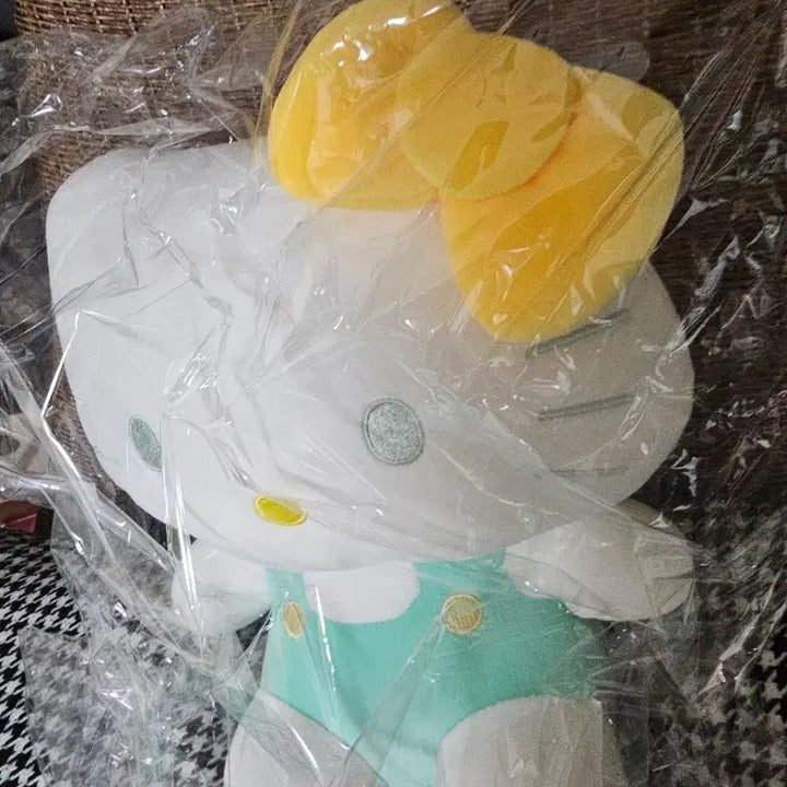 [BUNJANG] Hello Kitty Plush Toy (Approx. 23x30cm) / 헬로키티인형(약 23x30cm)