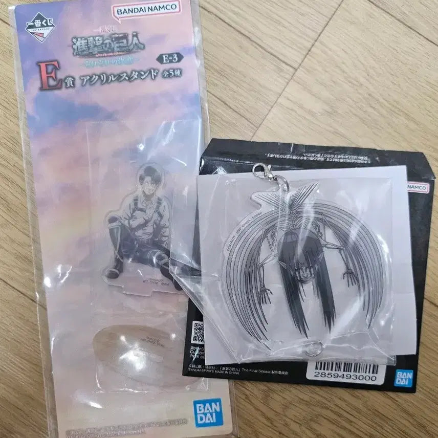 [BUNJANG] Attack on Titan Levi Acrylic Stand &amp; Keychain Set (Ichiban Kuji) / [미개봉] 제일복권 각자의결의 진격의 거인 리바이 아크릴 키링 세트