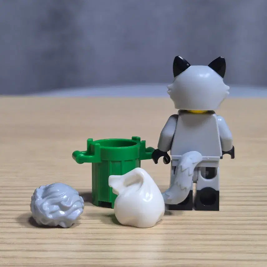 [BUNJANG] LEGO Minifigure Series 22 - Racoon / 레고 71032 너구리 알바 미니피규어
