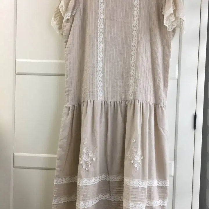 [BUNJANG] Vintage Lace Pintuck Dress with Floral Embroidery / 일본빈티지 레이스 핀턱 원피스 드레스 유럽빈티지 꽃자수 베이지