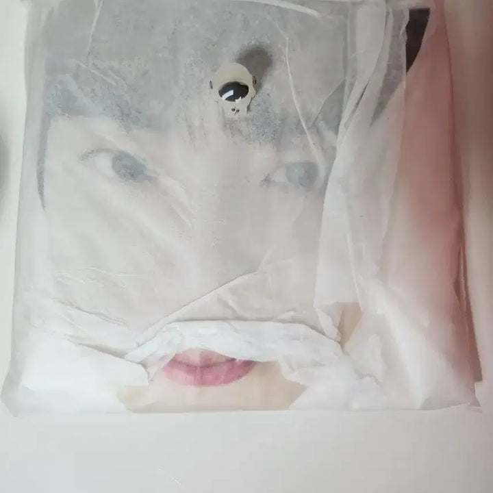 [BUNJANG] BTS Jin Run Jin Raincoat (Photocard Not Included, Unused) / BTS JIN 달려라석진 우비(포카X)(미사용)