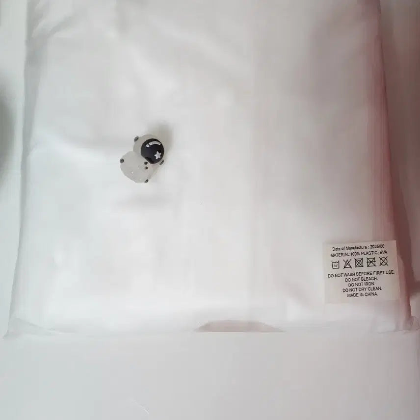 [BUNJANG] BTS Jin Run Jin Raincoat (Photocard Not Included, Unused) / BTS JIN 달려라석진 우비(포카X)(미사용)