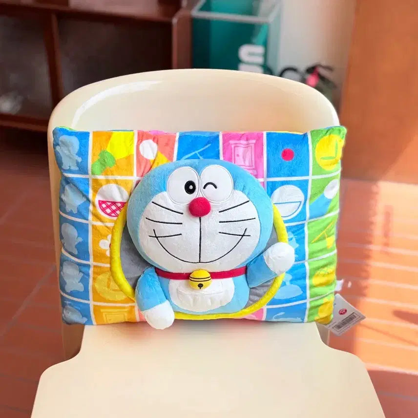 [BUNJANG] Doraemon Appearing Through Door Hoop Cushion / 일본 도라에몽 튀어나오는 어디로든 문 통과 후프 쿠션
