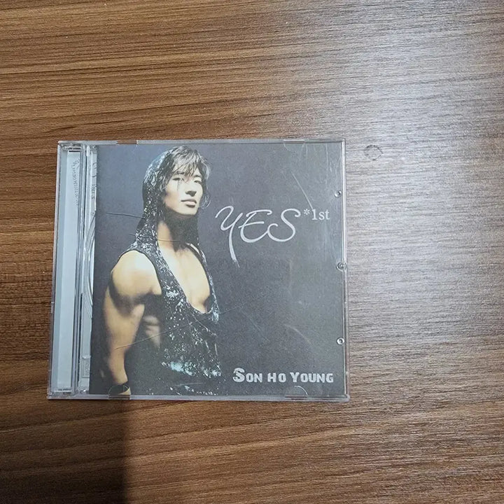 [BUNJANG] Son Ho Young 1st Album [CD] (Yes 1st Album) / 손호영 - 1집 [CD] (Yes 1st Album) 케이스 실금