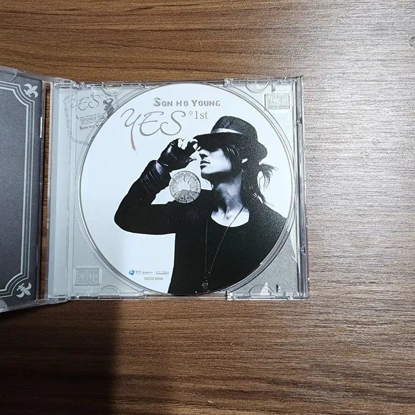 [BUNJANG] Son Ho Young 1st Album [CD] (Yes 1st Album) / 손호영 - 1집 [CD] (Yes 1st Album) 케이스 실금