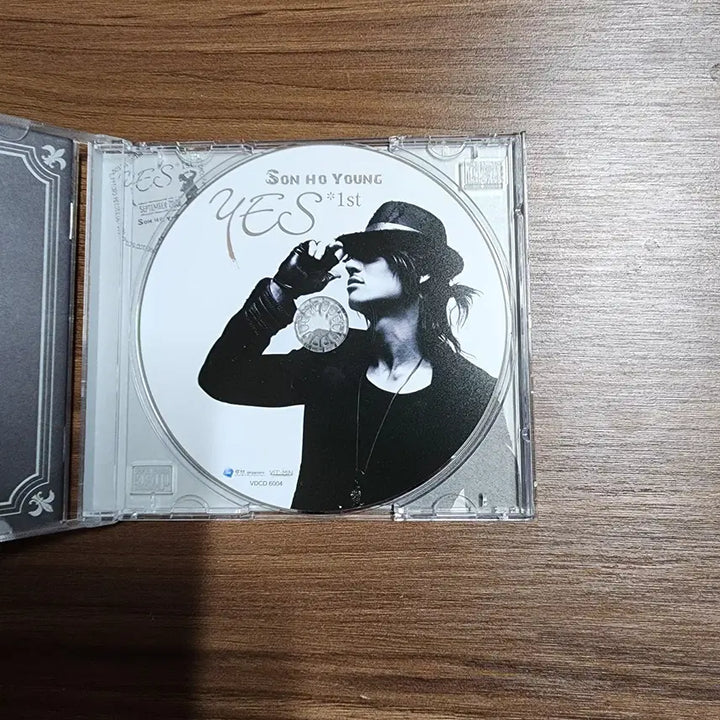[BUNJANG] Son Ho Young 1st Album [CD] (Yes 1st Album) / 손호영 - 1집 [CD] (Yes 1st Album) 케이스 실금