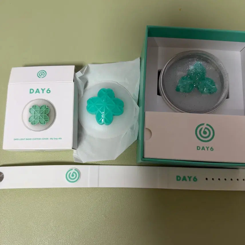 [BUNJANG] DAY6 Made Watch Ver. 3 Lightstick + Custom Cover / DAY6 응원봉 마데워치 Ver.3 + 커스텀 커버