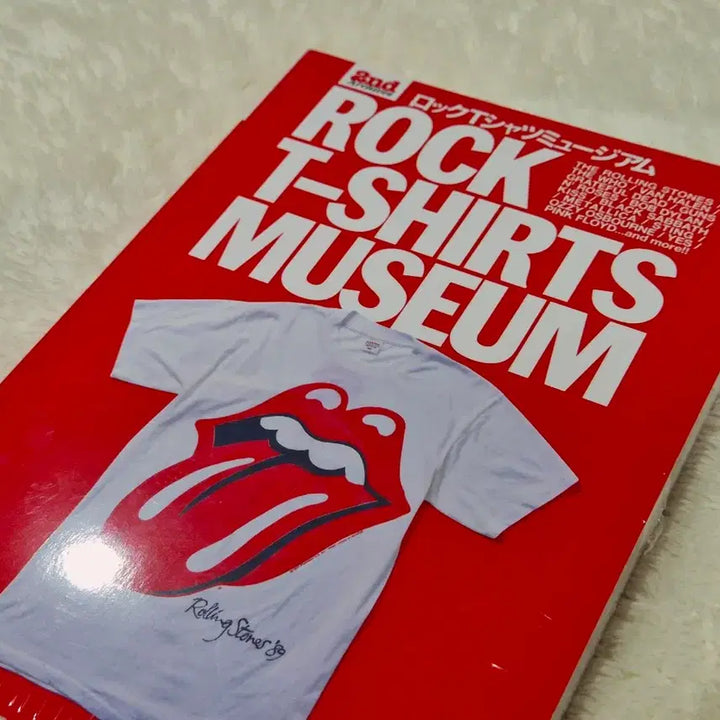 [BUNJANG] Rolling Stones Rock Museum T-Shirt Unsealed / 롤링스톤즈 락 티셔츠 뮤지엄 북 미개봉 새상품