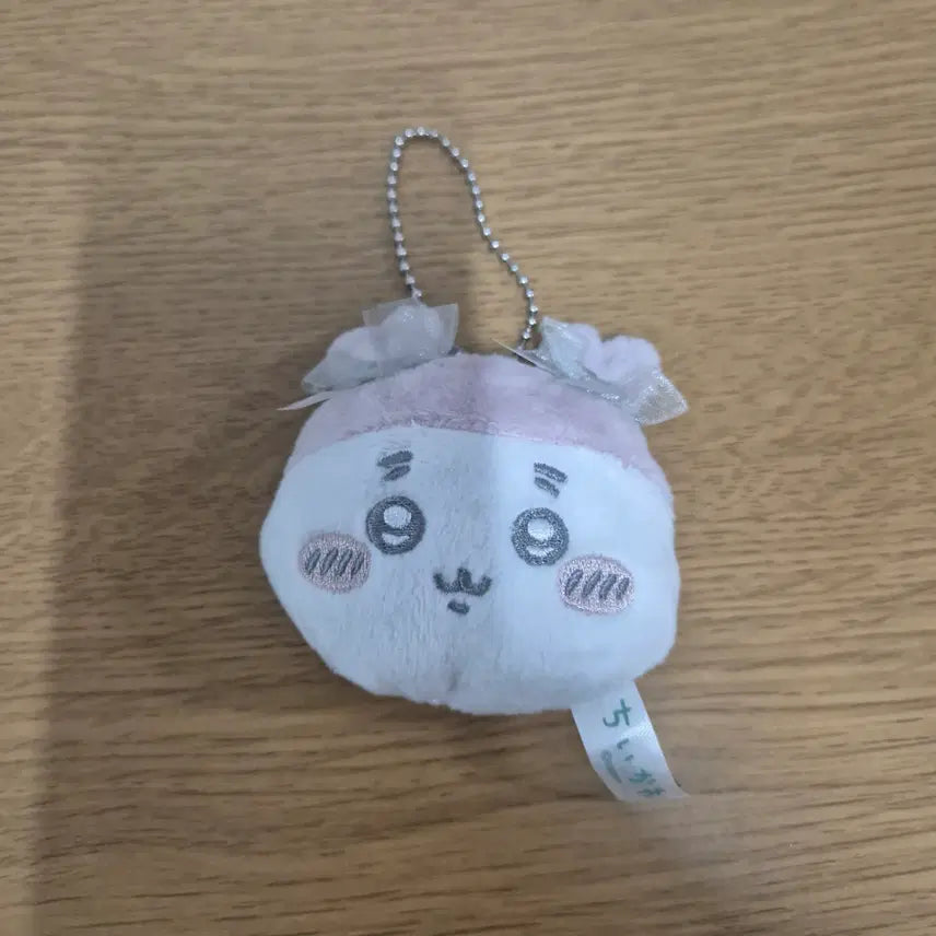 [BUNJANG] Chiikawa Ribbon Mascot Doll Mirror Keychain - Kani / 치이카와 리본 마스코트 인형 거울 키링 - 카니 판매