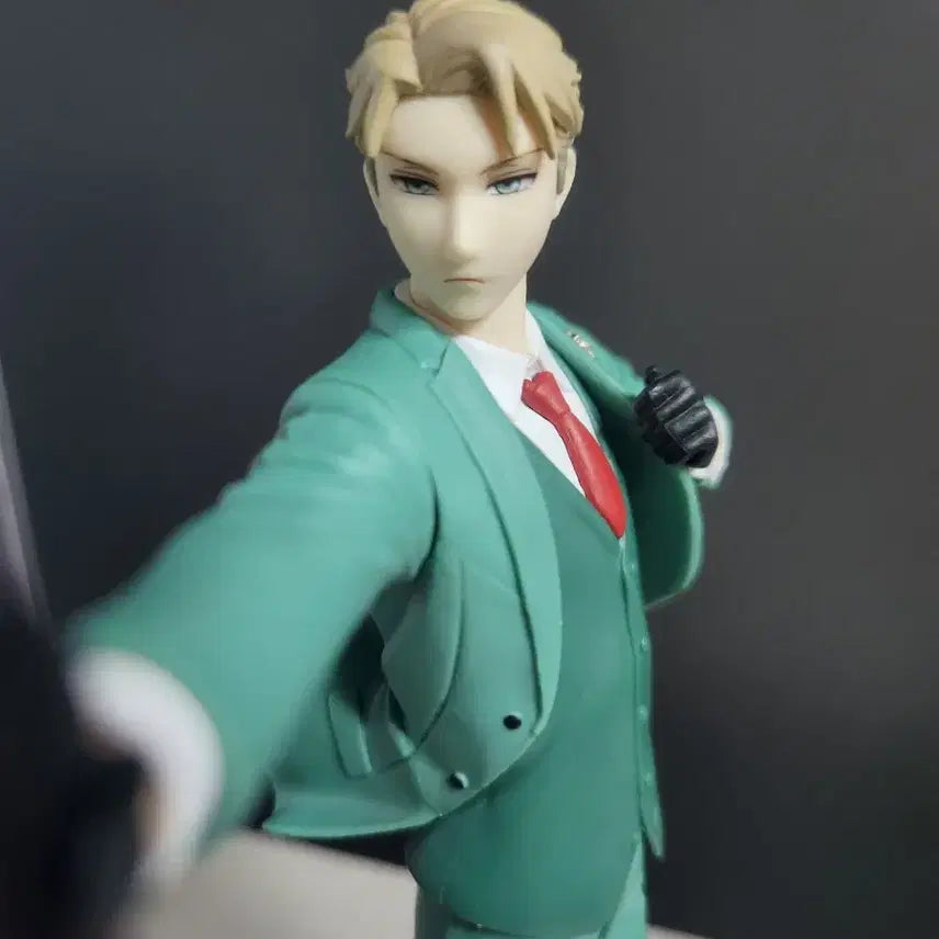 [BUNJANG] Spy x Family Loid Forger Figure / 스파이 패밀리 로이드 포저 피규어