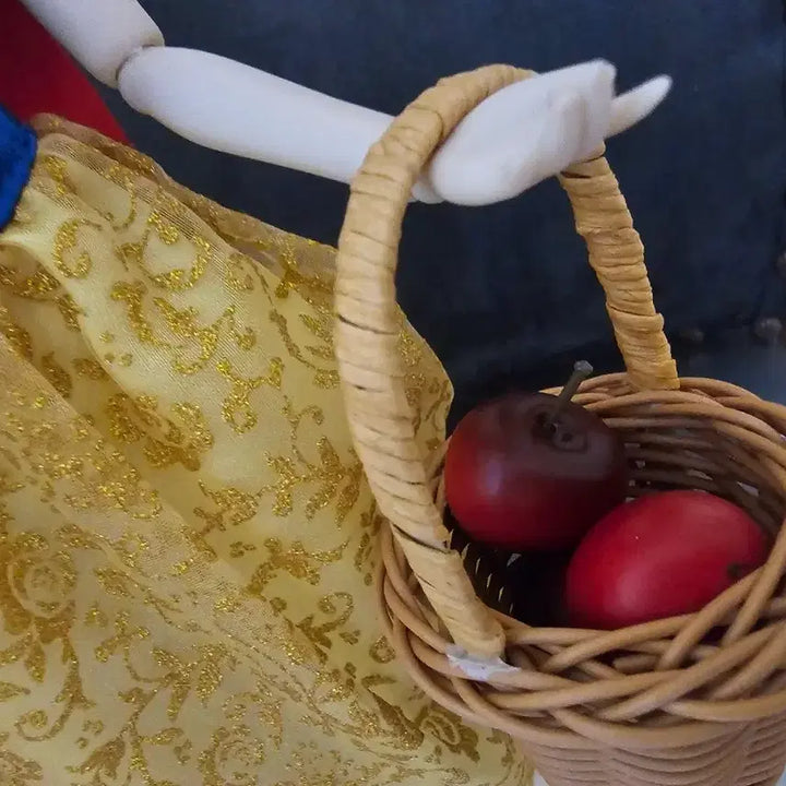 [BUNJANG] Disney Snow White Doll Figure with Apple Basket / 디즈니 백설공주 인형 피규어