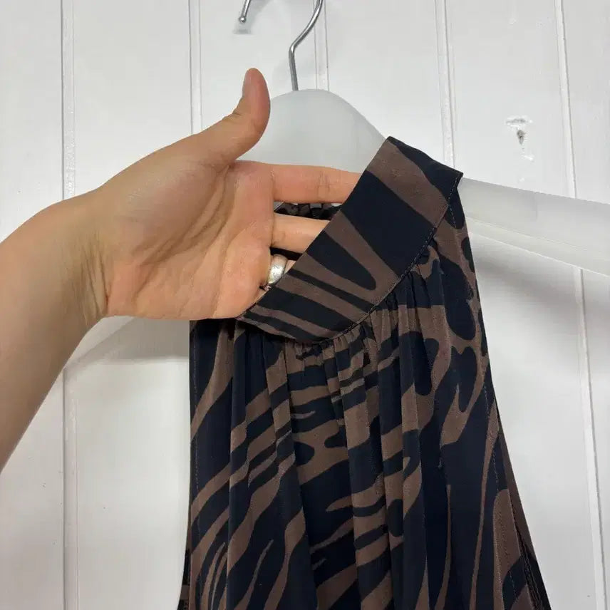 [BUNJANG] Michael Kors Zebra Halterneck Top Size M / 마이클코어스 지브라 홀터넥 탑 M/M(55)