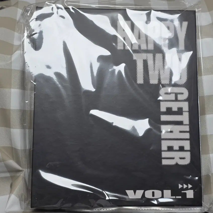 [BUNJANG] Viu Collab Happy Together Photocard Binder (A5) Sealed / 비온 콜카 해피투게더 햎투 포토카드 바인더 미개봉(맨뒤 실물사진)