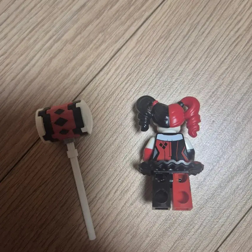 [BUNJANG] Lego DC Harley Quinn Minifigure with Mallet / 레고 DC 할리퀸 미니피겨 + 망치