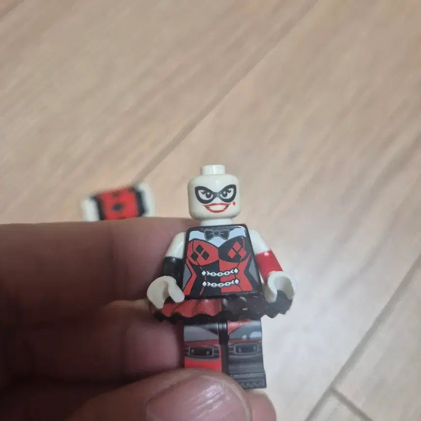 [BUNJANG] Lego DC Harley Quinn Minifigure with Mallet / 레고 DC 할리퀸 미니피겨 + 망치