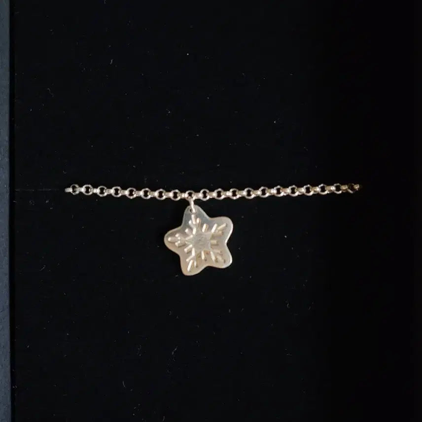 [BUNJANG] Day6 Concert Merchandise Snowflakes Beaded Bracelet / 데이식스 25 클콘 엠디 눈꽃 마데 팔찌