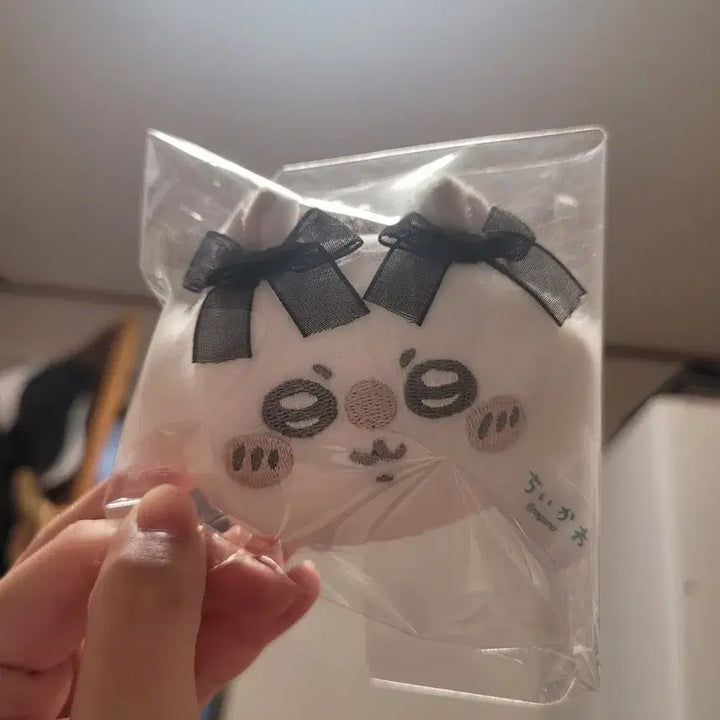 [BUNJANG] Chiikawa Momonga Black Ribbon Fur Coin Purse / (급처)치이카와 모몽가 귀 블랙 리본 털 동전지갑 팝니다