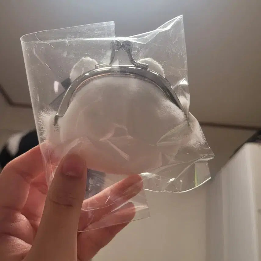 [BUNJANG] Chiikawa Momonga Black Ribbon Fur Coin Purse / (급처)치이카와 모몽가 귀 블랙 리본 털 동전지갑 팝니다