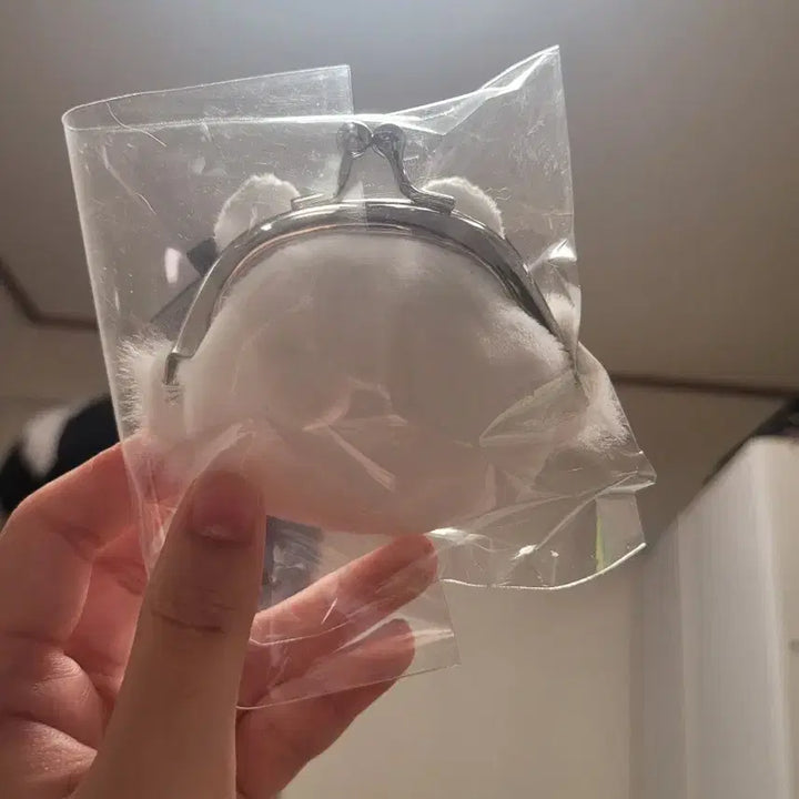 [BUNJANG] Chiikawa Momonga Black Ribbon Fur Coin Purse / (급처)치이카와 모몽가 귀 블랙 리본 털 동전지갑 팝니다