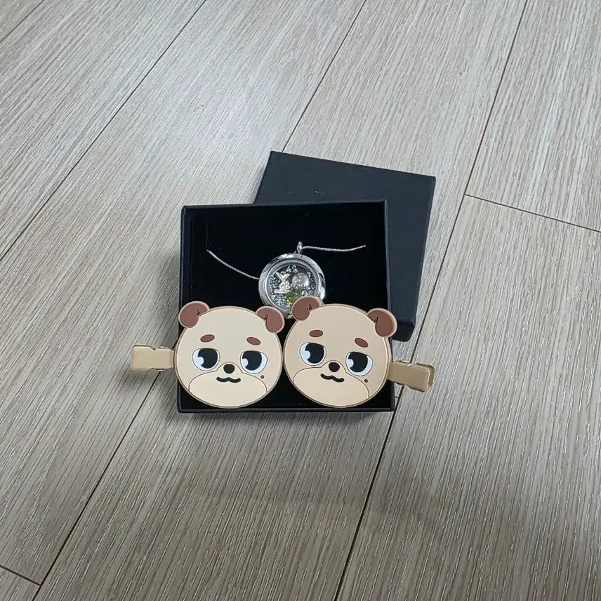 [SOLD OUT] 데이식스 요코하마 핀&amp; 목걸이(일괄)