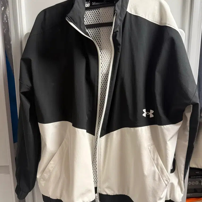 [SOLD OUT] 언더아머 바람막이 블랙/화이트