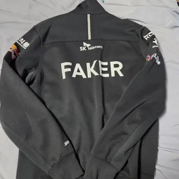 [BUNJANG] T1 2022 Worlds Faker Marked Jacket M Size / 2022 티원 월즈 자켓( 페이커 마킹) M사이즈
