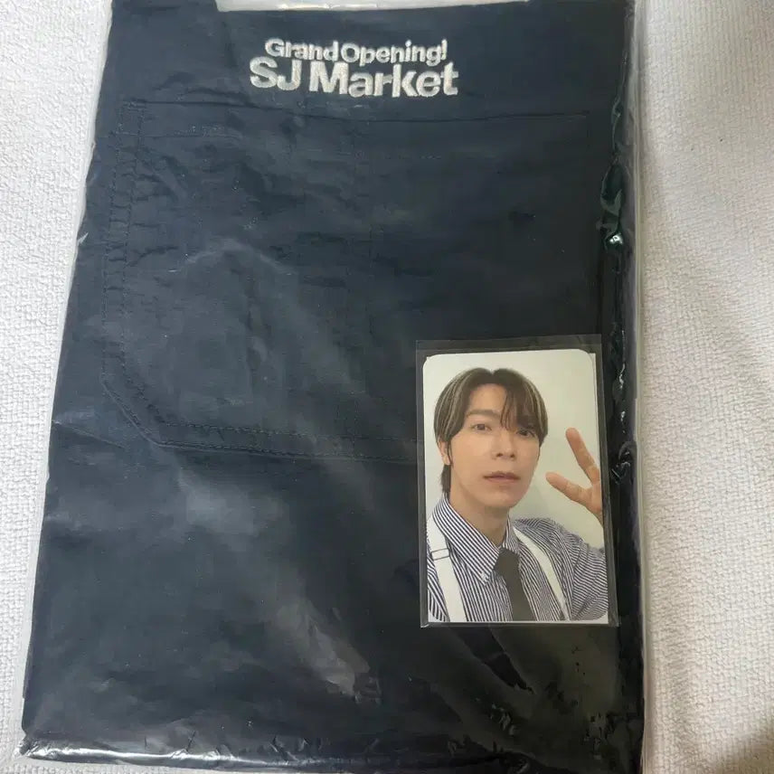 [BUNJANG] Super Junior Supermarket Pop-up Donghae Apron Set w/ Photocard (Sealed) / 미개봉)슈퍼주니어 슈퍼마켓 팝업 동해 아프론 세트 앞치마 포카 포함