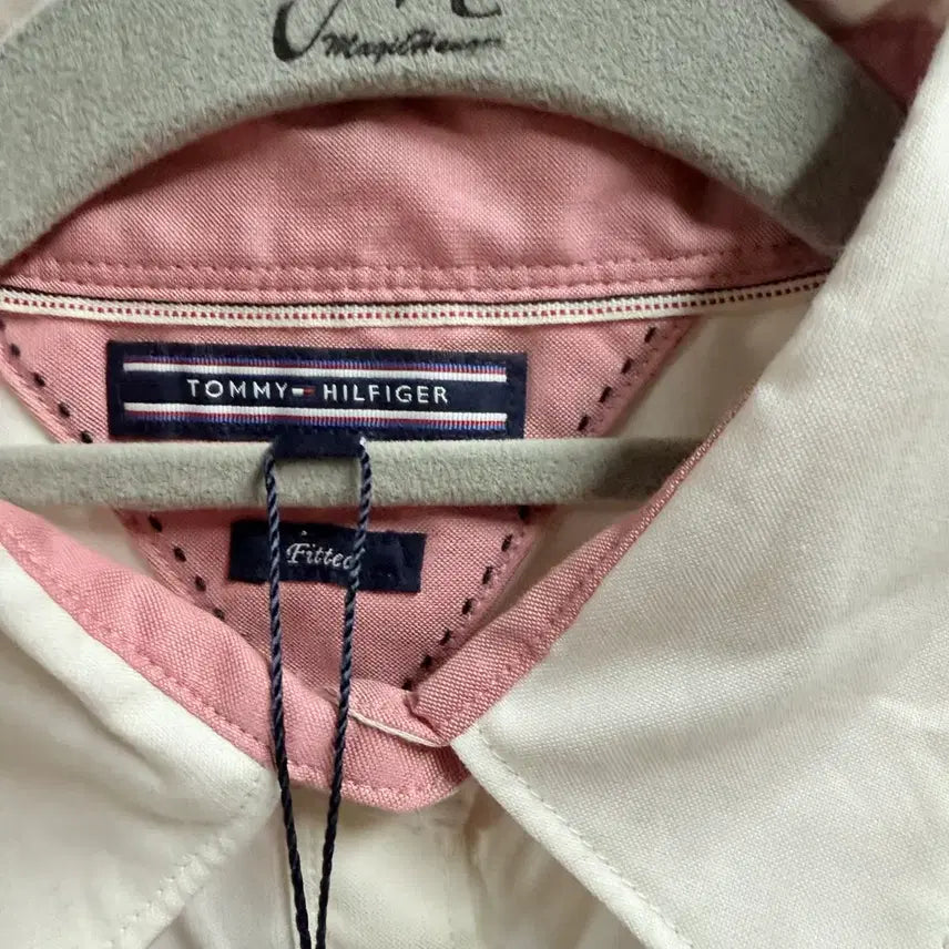 [BUNJANG] Tommy Hilfiger Small Logo White Shirt / 타미힐피거 스몰 로고 화이트 셔츠 (95)