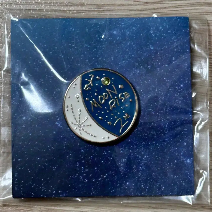 [BUNJANG] EDITION December Magazine, Memory Book, EDWN Badge Bundle Set / 에데식 12월 매거진, 메모리북, 에데식 도운 뱃지 일괄 판매
