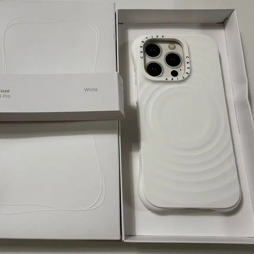 [BUNJANG] CASETiFY Ripple Case White iPhone 16 Pro / 케이스티파이 리플케이스 화이트 아이폰16프로