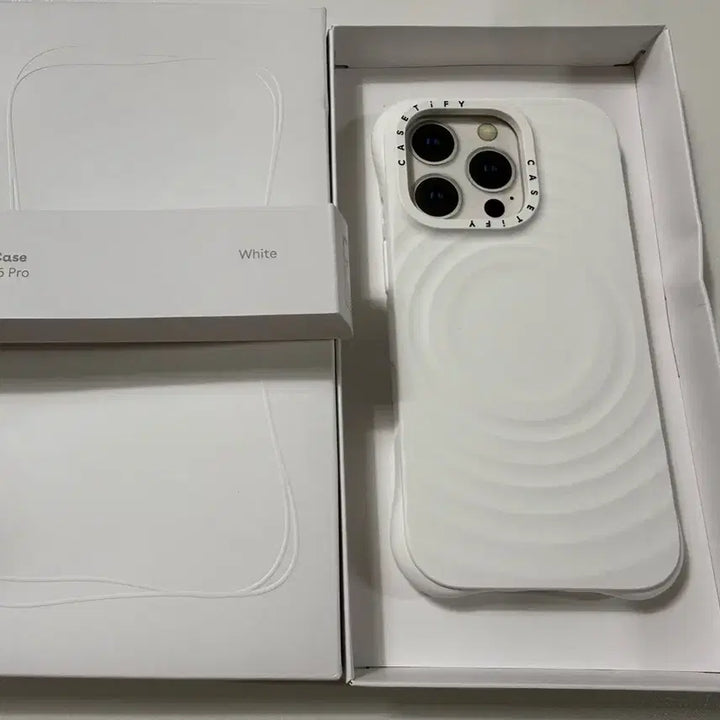 [BUNJANG] CASETiFY Ripple Case White iPhone 16 Pro / 케이스티파이 리플케이스 화이트 아이폰16프로