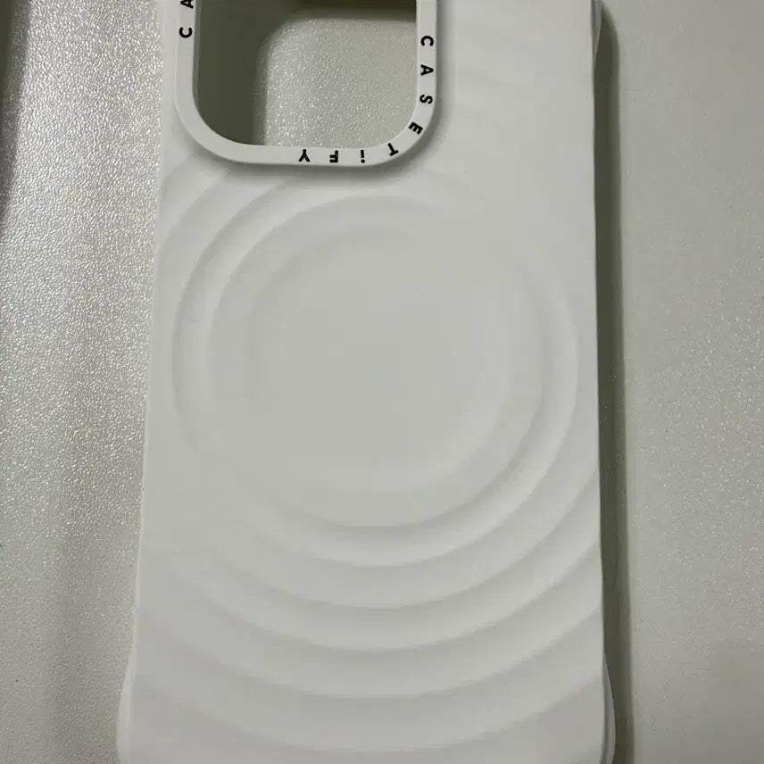 [BUNJANG] CASETiFY Ripple Case White iPhone 16 Pro / 케이스티파이 리플케이스 화이트 아이폰16프로