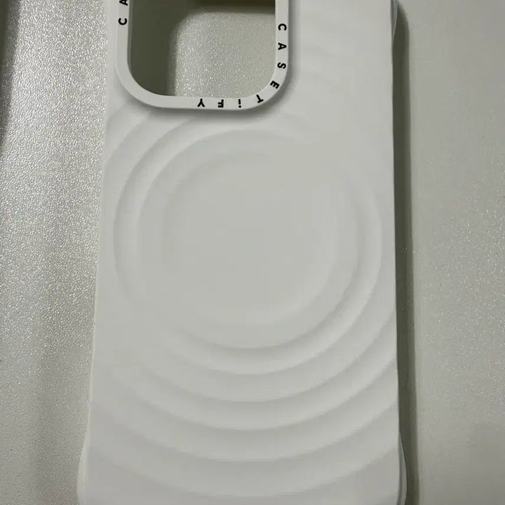 [BUNJANG] CASETiFY Ripple Case White iPhone 16 Pro / 케이스티파이 리플케이스 화이트 아이폰16프로