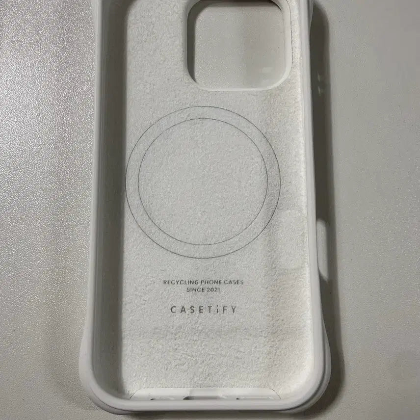 [BUNJANG] CASETiFY Ripple Case White iPhone 16 Pro / 케이스티파이 리플케이스 화이트 아이폰16프로
