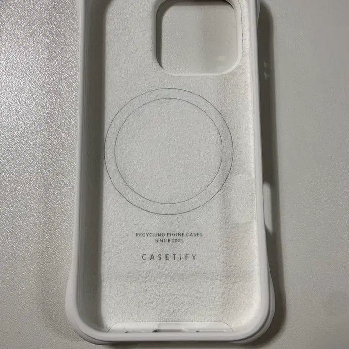 [BUNJANG] CASETiFY Ripple Case White iPhone 16 Pro / 케이스티파이 리플케이스 화이트 아이폰16프로