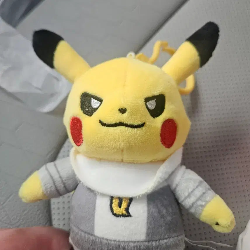 [BUNJANG] Limited Edition Team Rocket Pikachu Plush Keychain / 한정판)포켓몬 로켓단 피카츄 인형 키링 판매 합니다
