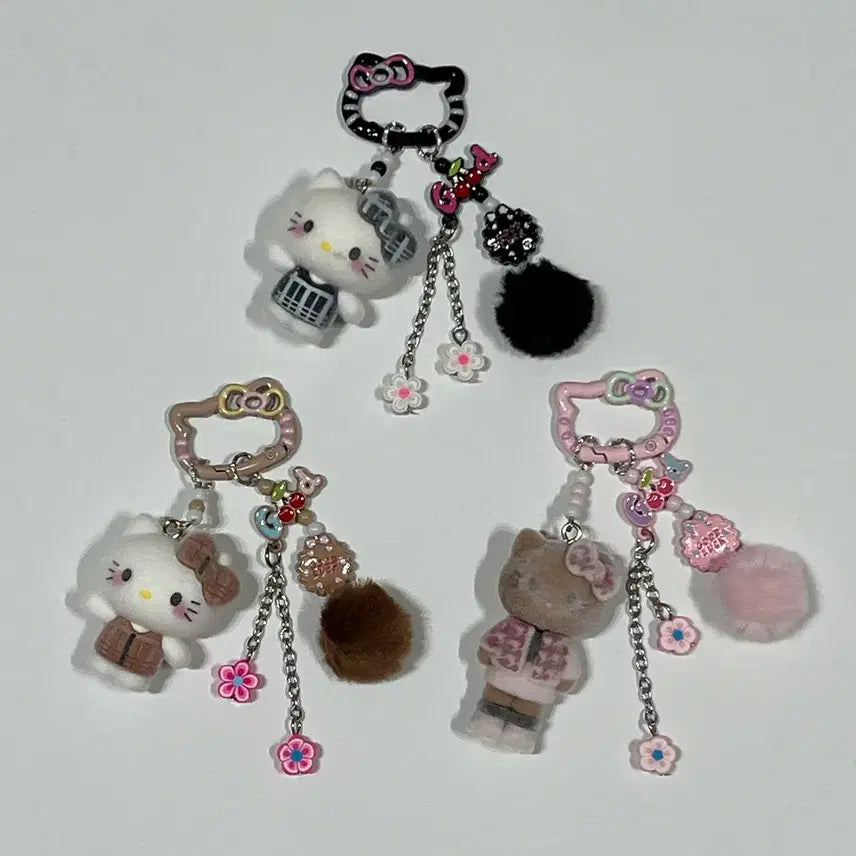 [BUNJANG] Sanrio Hello Kitty Fluffy Charm Keychain Bundle Set / [일괄] 키티 플로키 피규어 폼폼 키링
