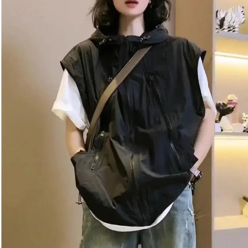[BUNJANG] Black Hooded Windbreaker Zip-Up Vest (Unisex) / 블랙 후드 바람막이 집업 조끼 베스트 (남녀공용)