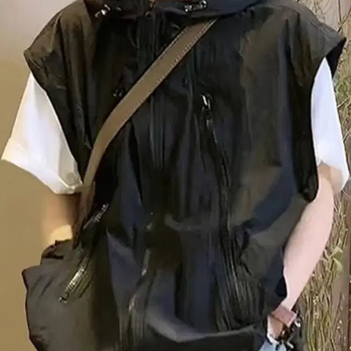 [BUNJANG] Black Hooded Windbreaker Zip-Up Vest (Unisex) / 블랙 후드 바람막이 집업 조끼 베스트 (남녀공용)