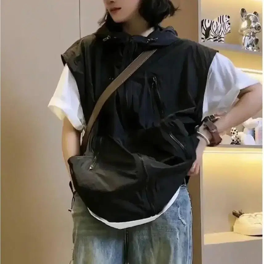 [BUNJANG] Black Hooded Windbreaker Zip-Up Vest (Unisex) / 블랙 후드 바람막이 집업 조끼 베스트 (남녀공용)