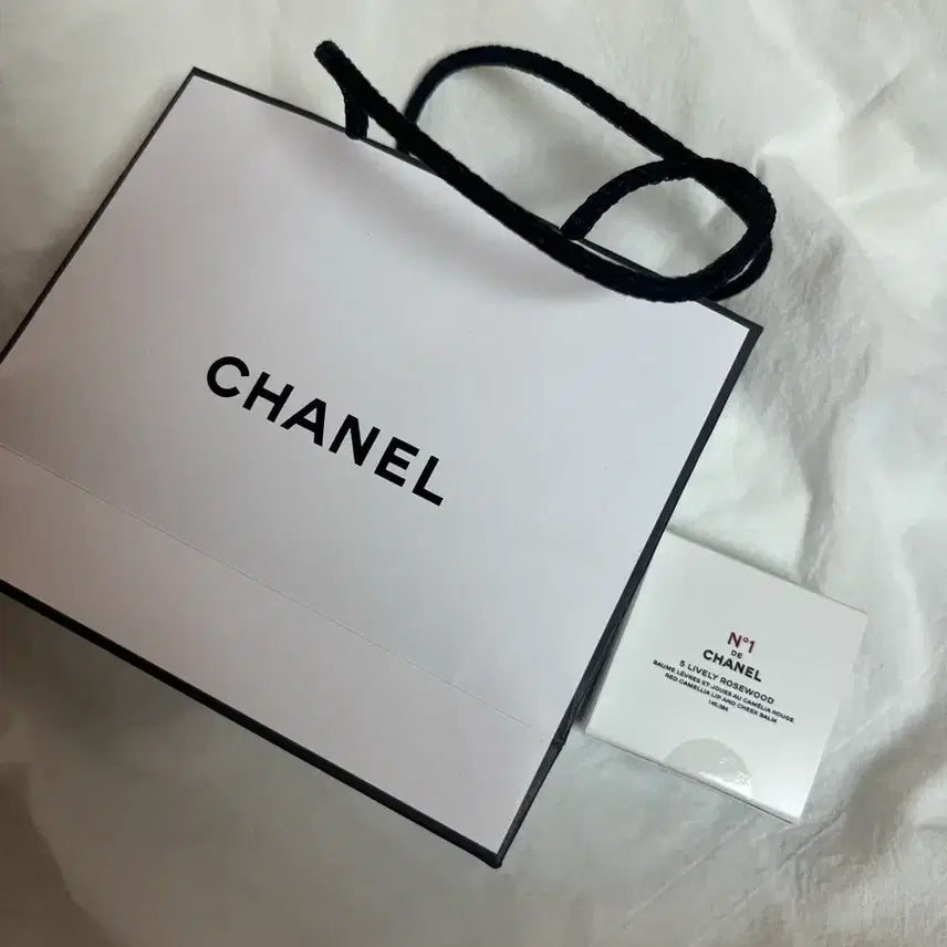 [BUNJANG] Chanel Red Camellia Lip &amp; Cheek Balm Lively Rosewood (New) / 새상품) 샤넬 레드까멜리아 립앤 치크밤 쇼핑백