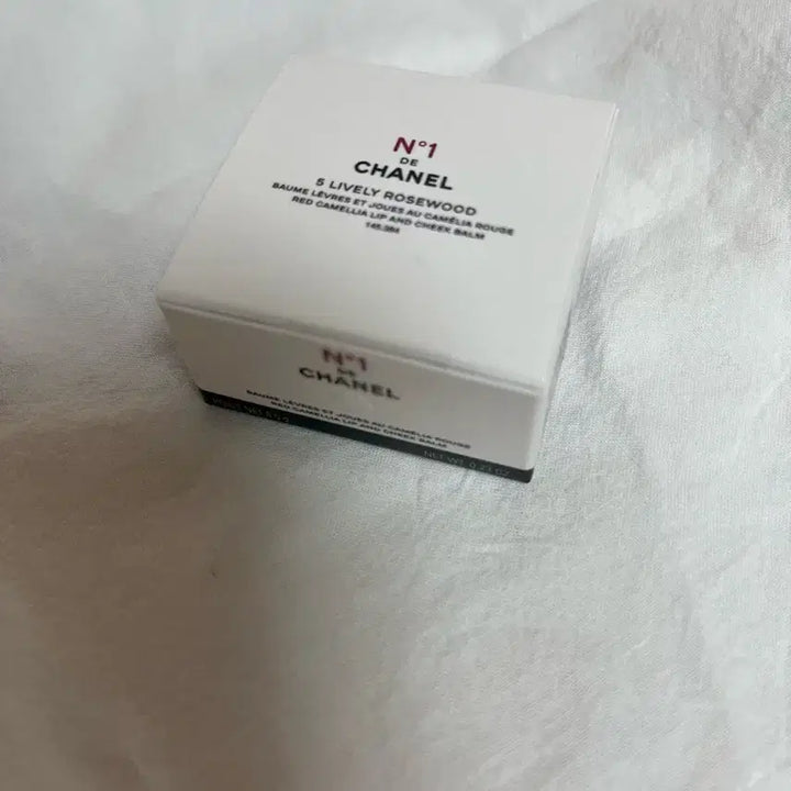[BUNJANG] Chanel Red Camellia Lip &amp; Cheek Balm Lively Rosewood (New) / 새상품) 샤넬 레드까멜리아 립앤 치크밤 쇼핑백