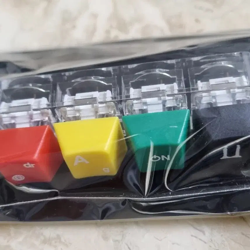 [BUNJANG] G-Dragon Weverse Mini Keyring (Sealed) / 지드래곤 위버맨쉬 키캡 키링(미개봉)