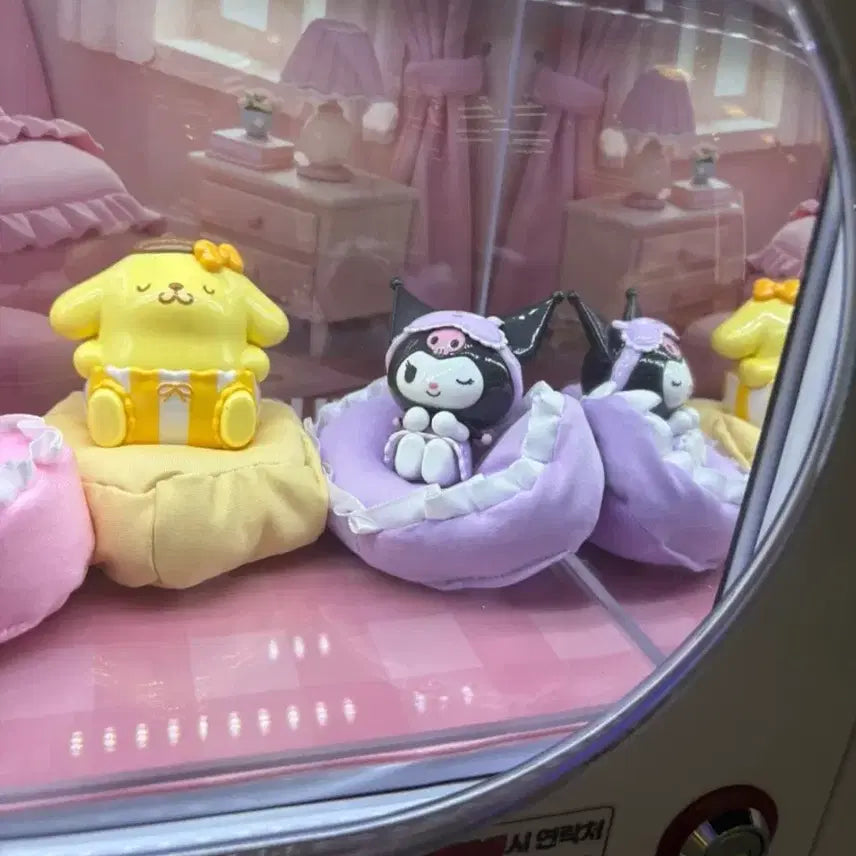 [BUNJANG] Kuromi Sofa Figure / 쿠로미와 소파 피규어