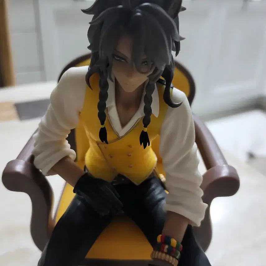[BUNJANG] Twisted Wonderland Leona Chair Figure / 트위스테 트위스티드 원더랜드 레오나 의자 피규어
