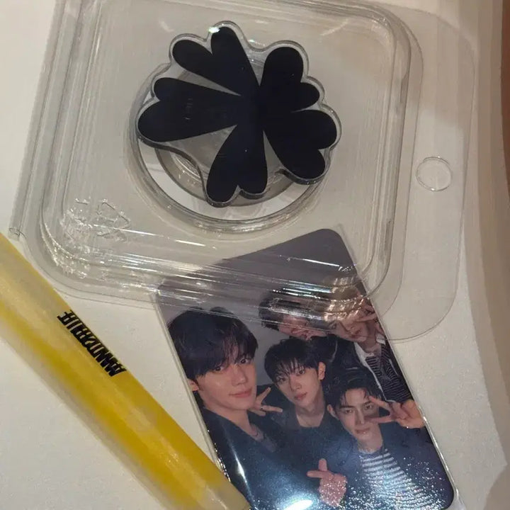 [BUNJANG] NCT-WISH Showcase Support Lightstick + Grip Talk + Photocard Bundle Set / 앤더블 쇼케이스 역조공 응원봉+그립톡+포카 일괄 양도