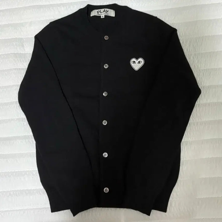 [BUNJANG] Comme des Garçons White Heart Patch Cardigan Black S / (W)꼼데가르송 화이트 하트 와펜 가디건 블랙 s