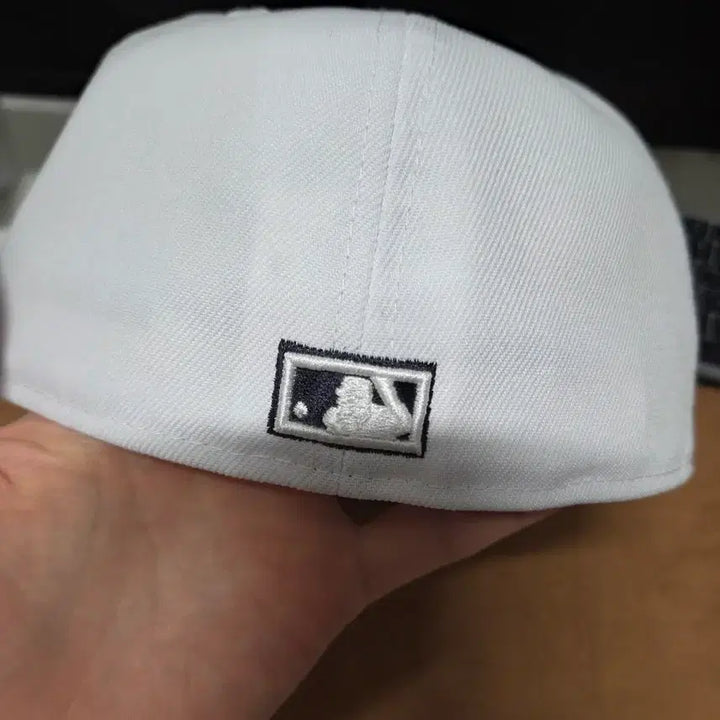 [BUNJANG] New Era Detroit White 59FIFTY Fitted Hat 7 3/8 / 뉴에라 디트로이트 화이트 59FIFTY 7 3/8(새상품)