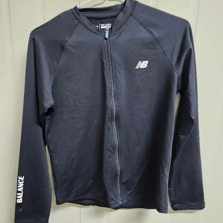 [BUNJANG] New Balance Black Kids Rash Guard Set 160 / 뉴발란스 블랙 수영복 래쉬가드 상하의 세트 160